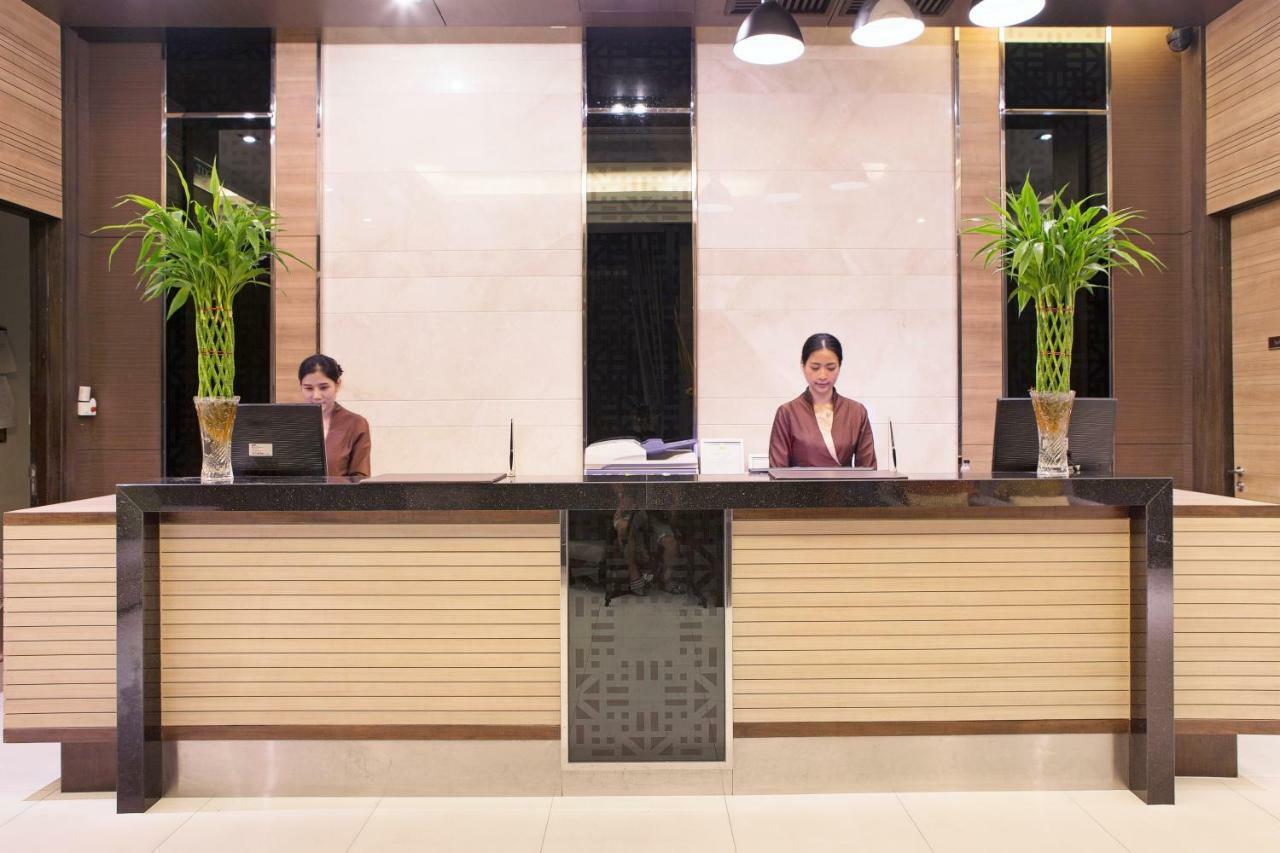 Mida Hotel Ngamwongwan - SHA Certified Nonthaburi Buitenkant foto