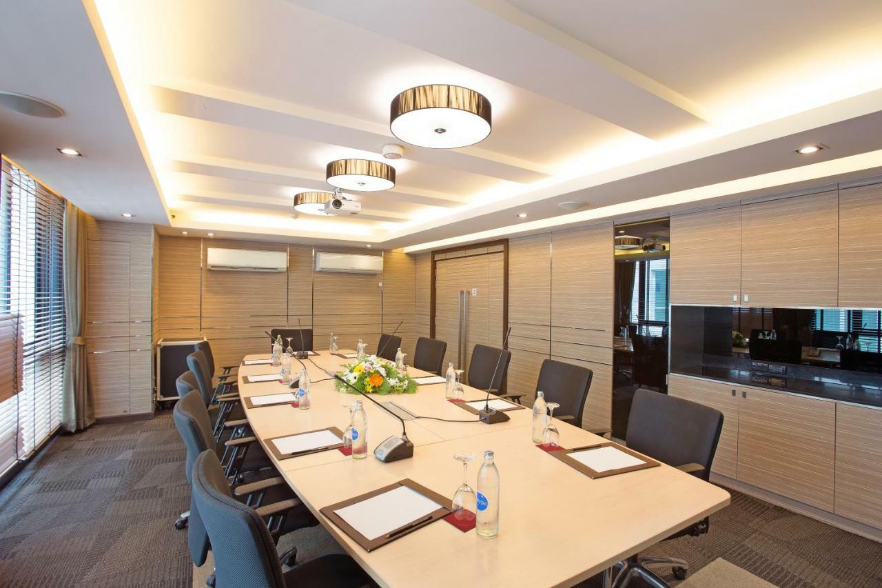 Mida Hotel Ngamwongwan - SHA Certified Nonthaburi Buitenkant foto