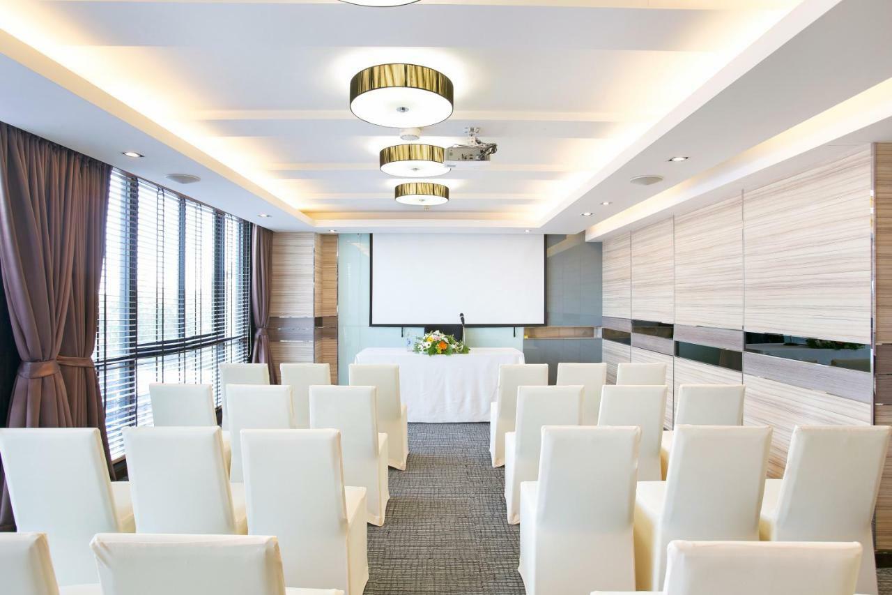 Mida Hotel Ngamwongwan - SHA Certified Nonthaburi Buitenkant foto
